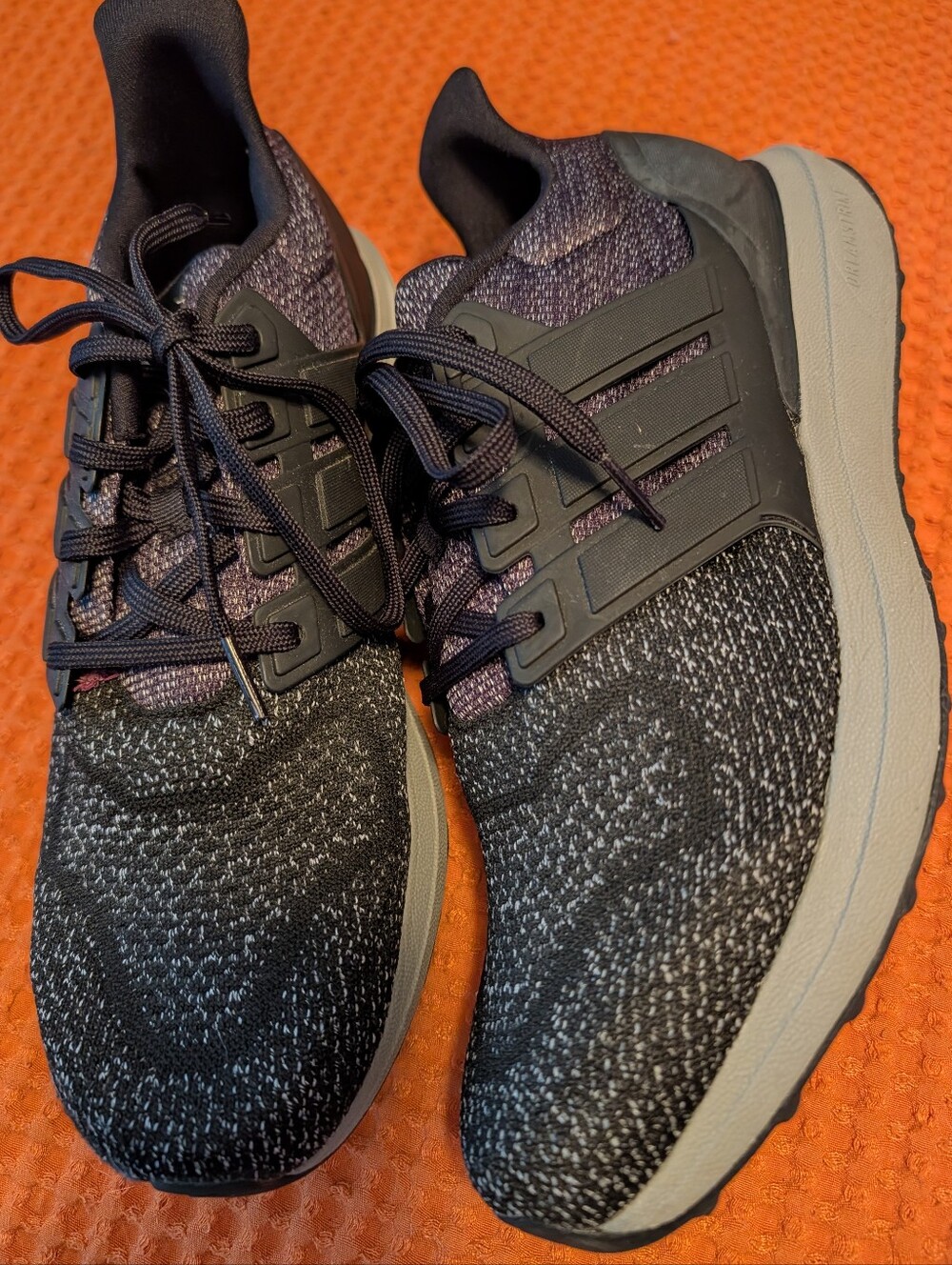 Adidas Men’s Black and Gray Athletic Running Shoes. Size 11 1/2